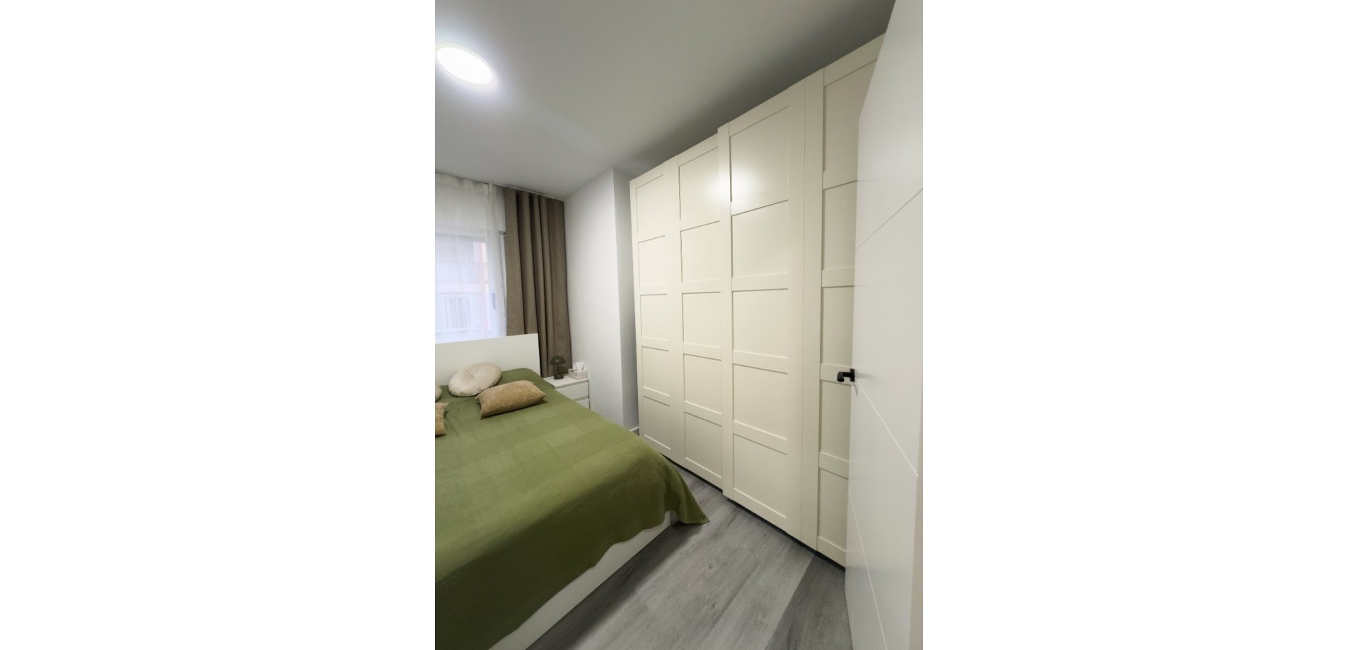 Bedroom in apartment for sale in Torrevieja