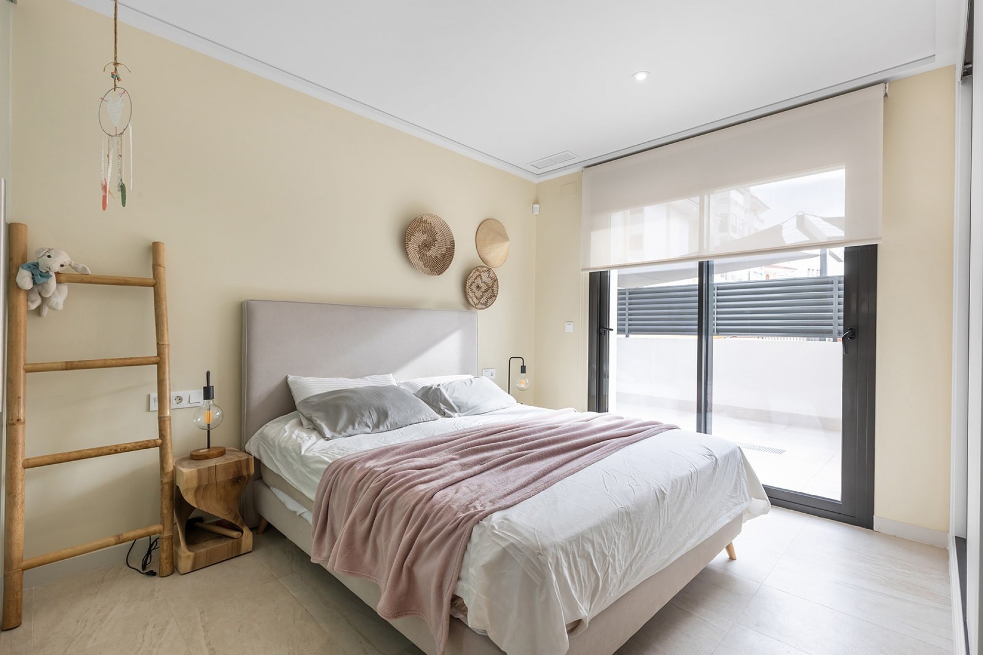 Bedroom in apartment for sale in Torrevieja