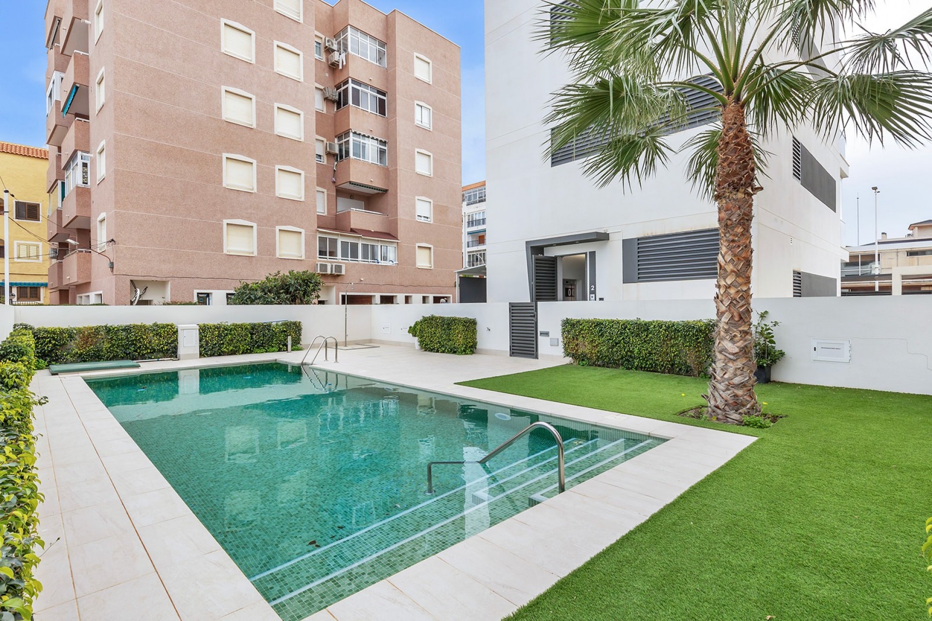 This new build ground floor apartment in La Mata is sold completely ready to move in (key ready) and