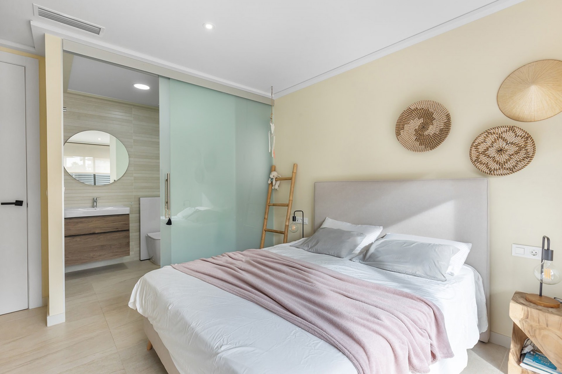 Living room in apartment for sale in Torrevieja