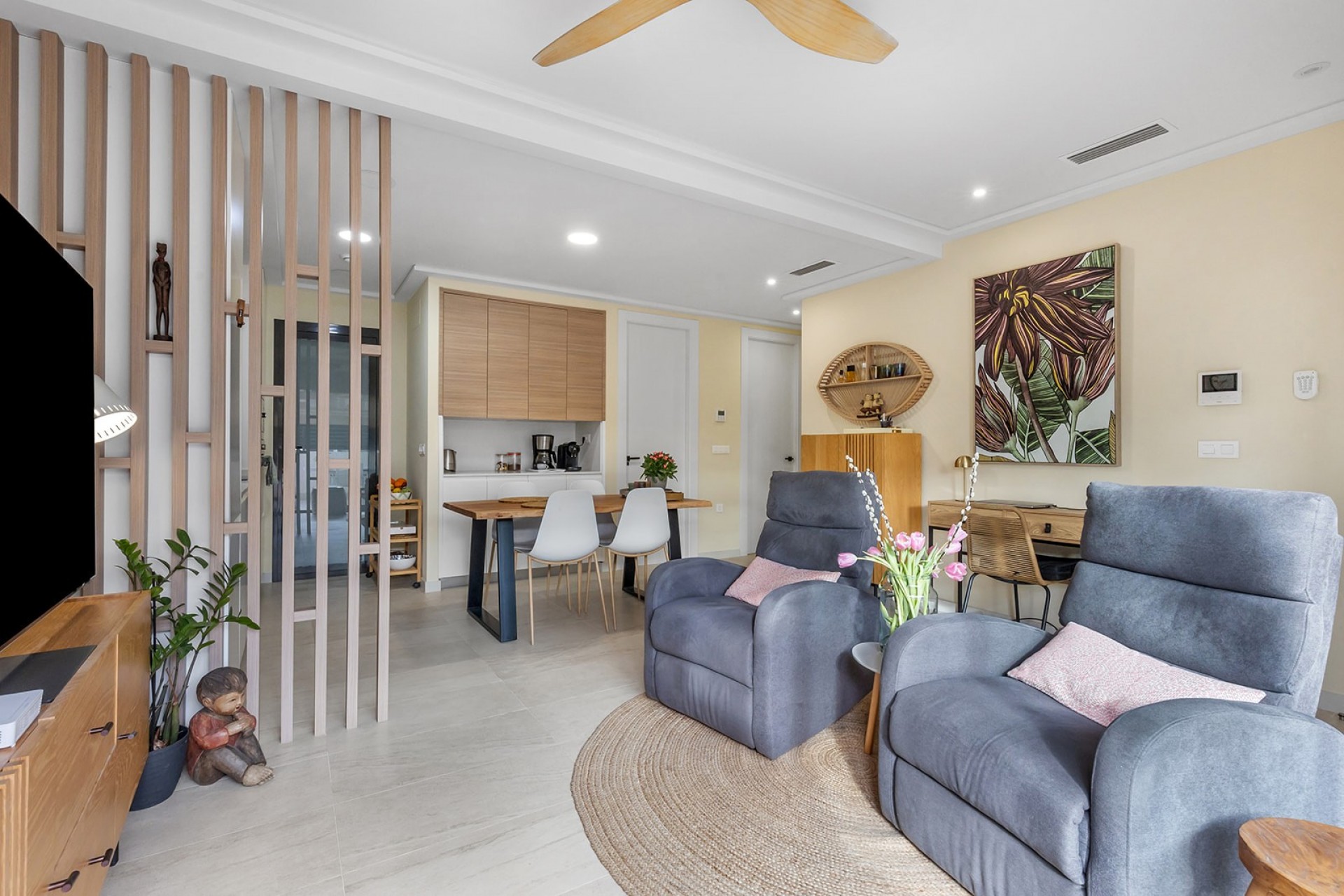 This new build ground floor apartment in La Mata is sold completely ready to move in (key ready) and