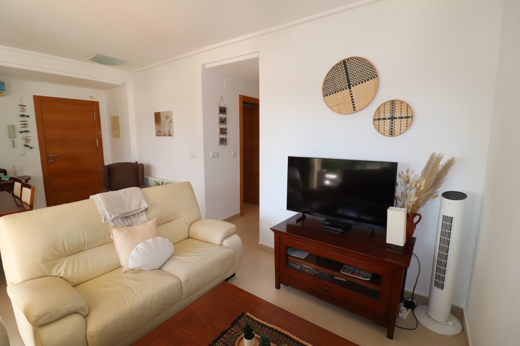 Living room in apartment for sale in Sucina
