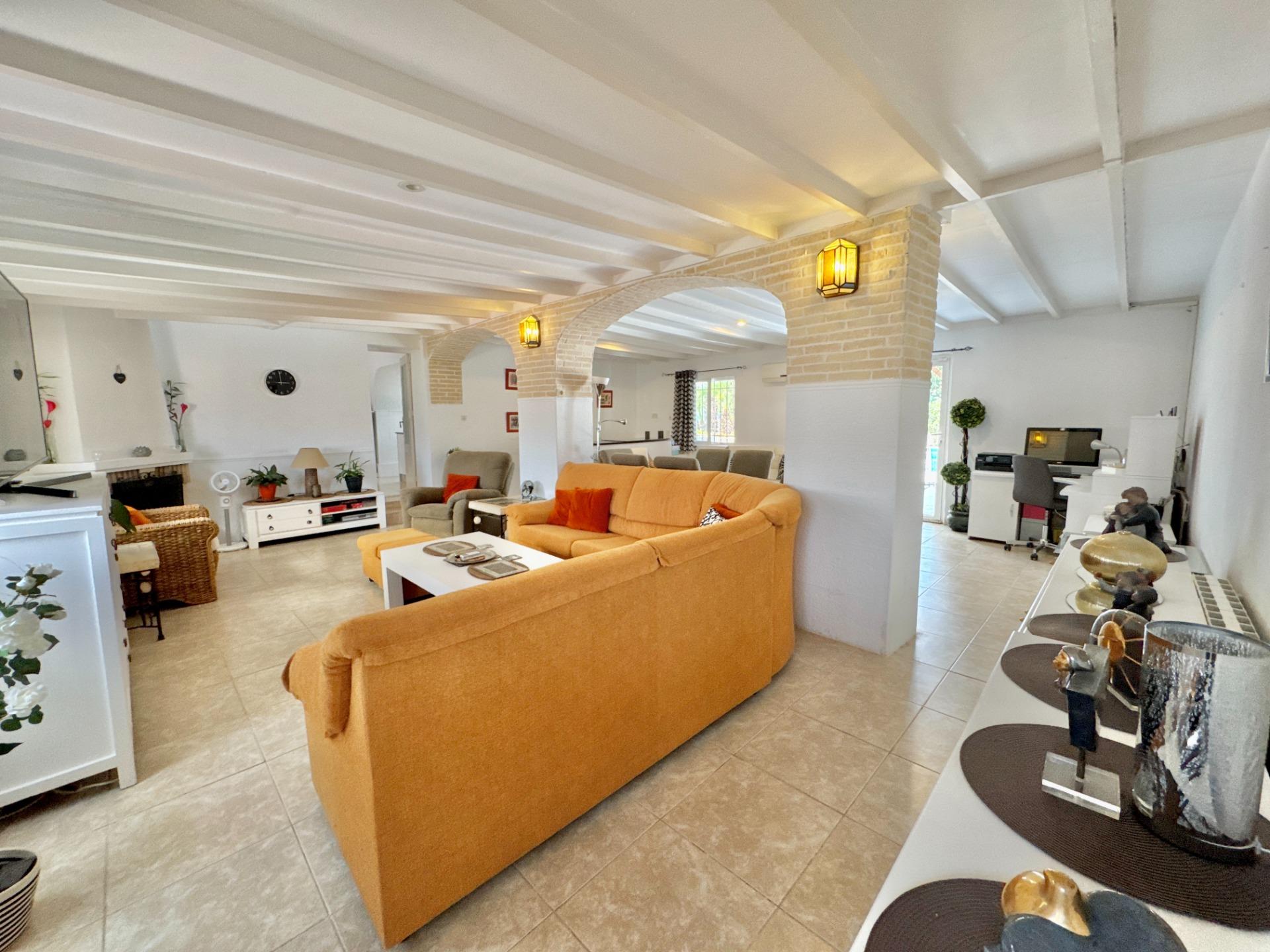 Dining area in villa for sale in Dolores