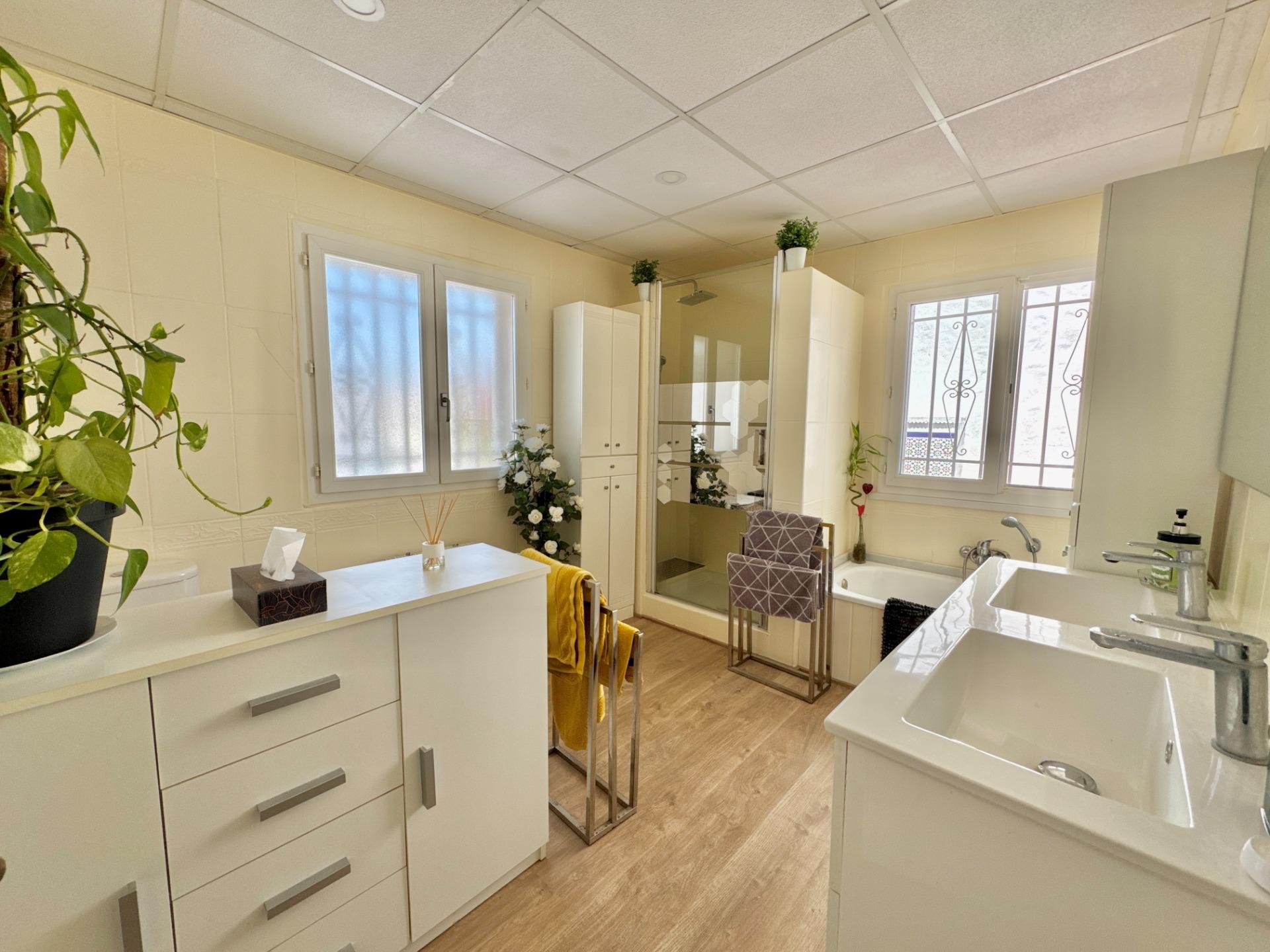 Master bedroom in villa for sale in Dolores