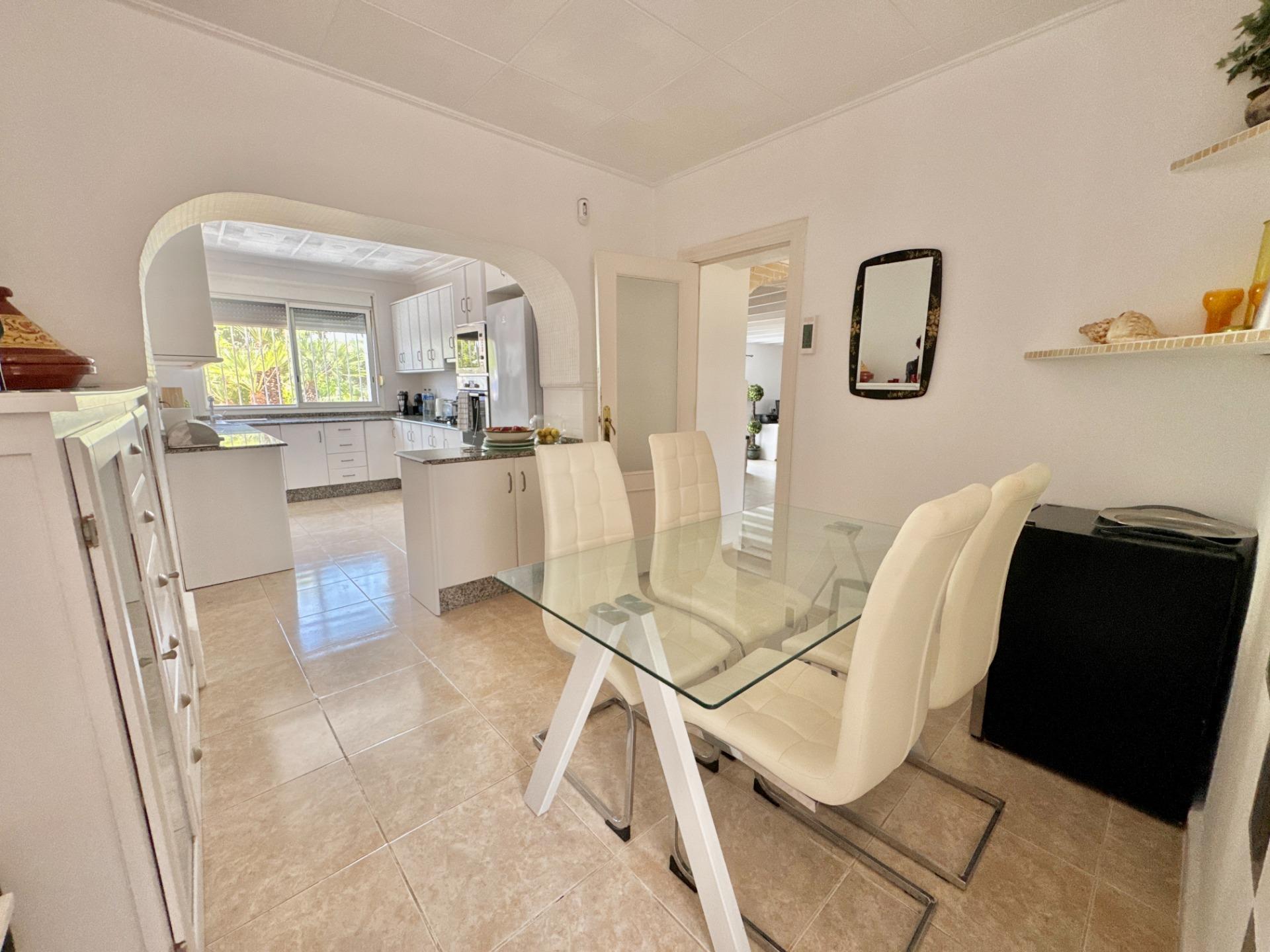 Garden in villa for sale in Dolores