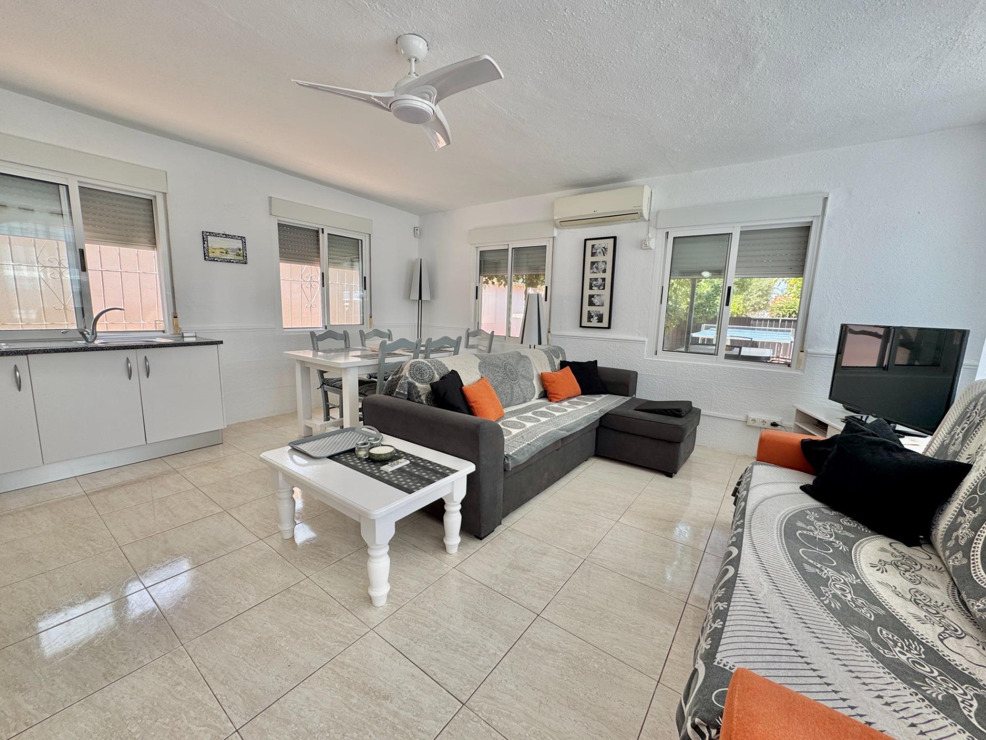 Master bedroom in villa for sale in Dolores