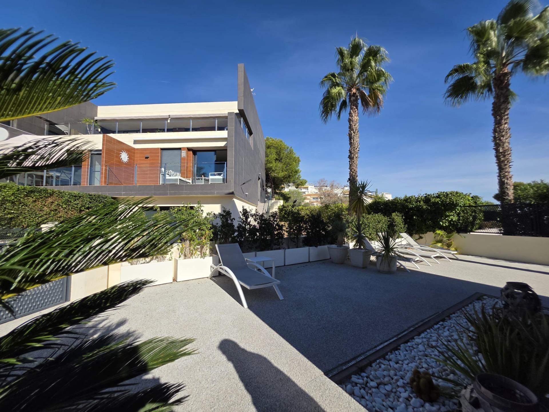 Exterior view in villa for sale in Orihuela Costa