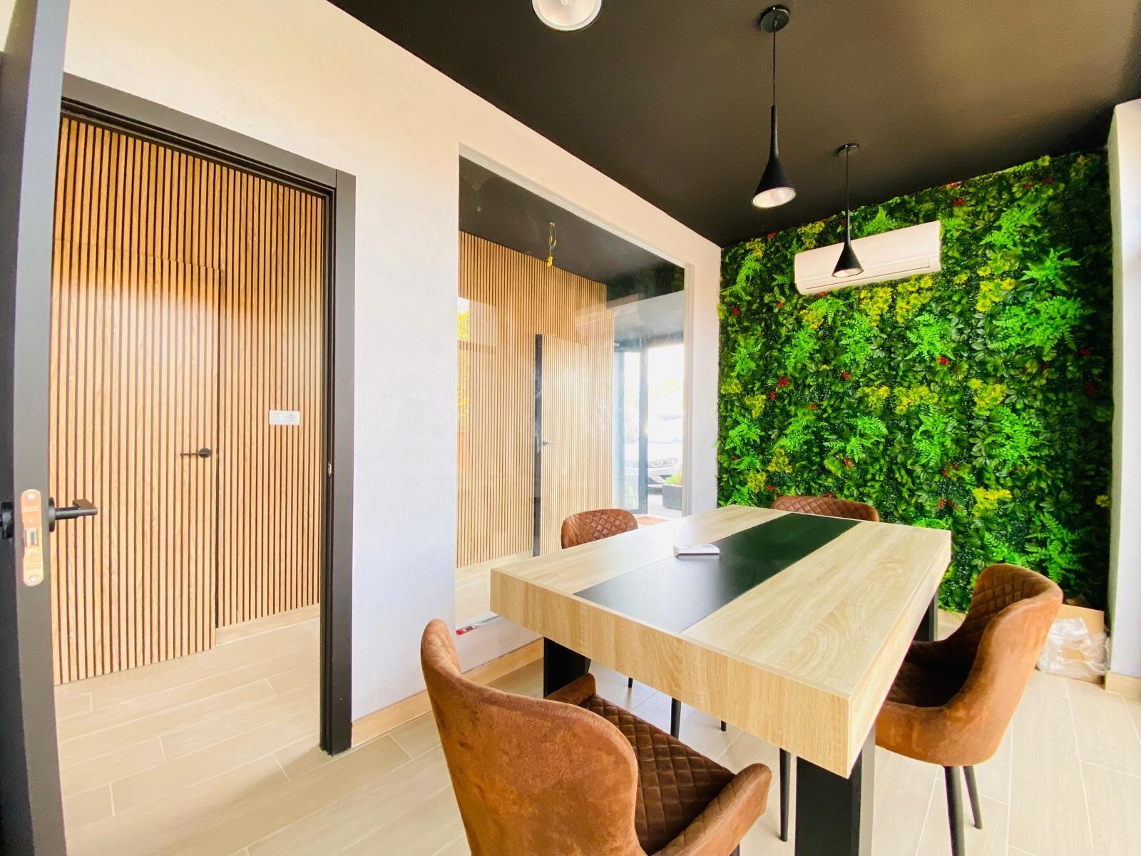 Discover this ideal office space situated in the vibrant area of Villamartín-Las Filipinas, Orihuela