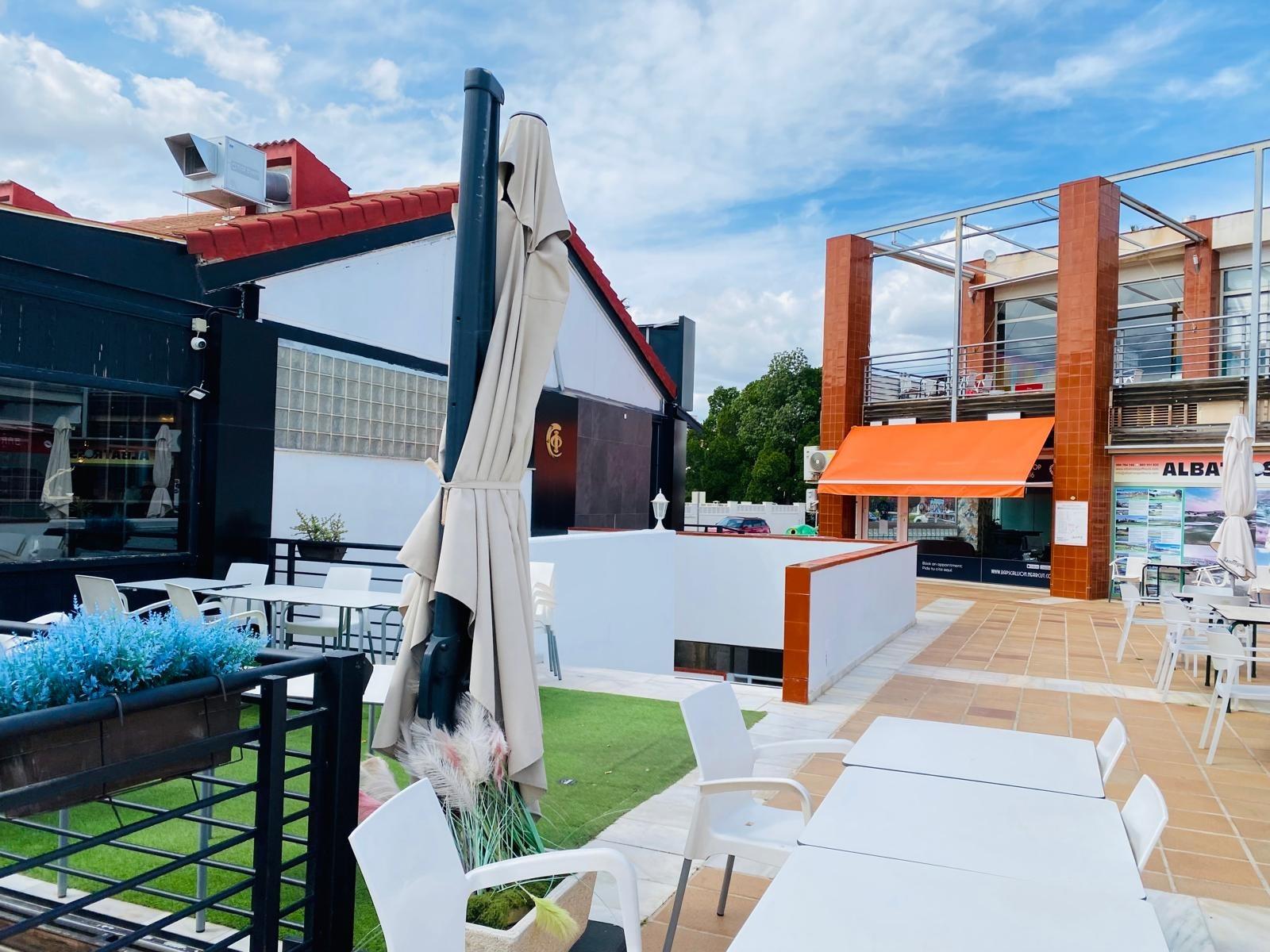 Garden in commercial for sale in Orihuela Costa
