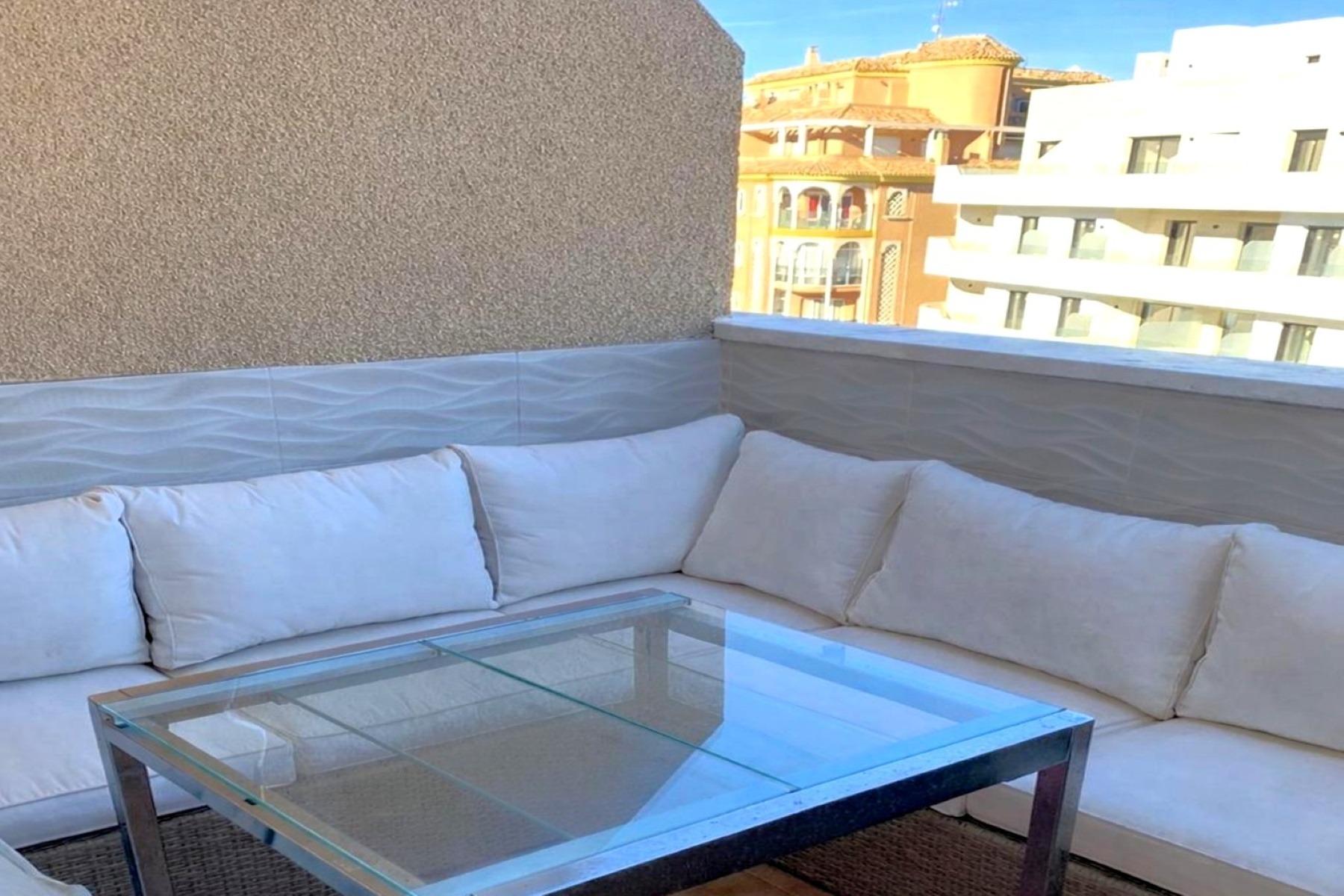 BRIGHT PENTHOUSE IN THE CITY CENTER, JUST 350 METERS FROM THE BEACH A home where you immediately fee