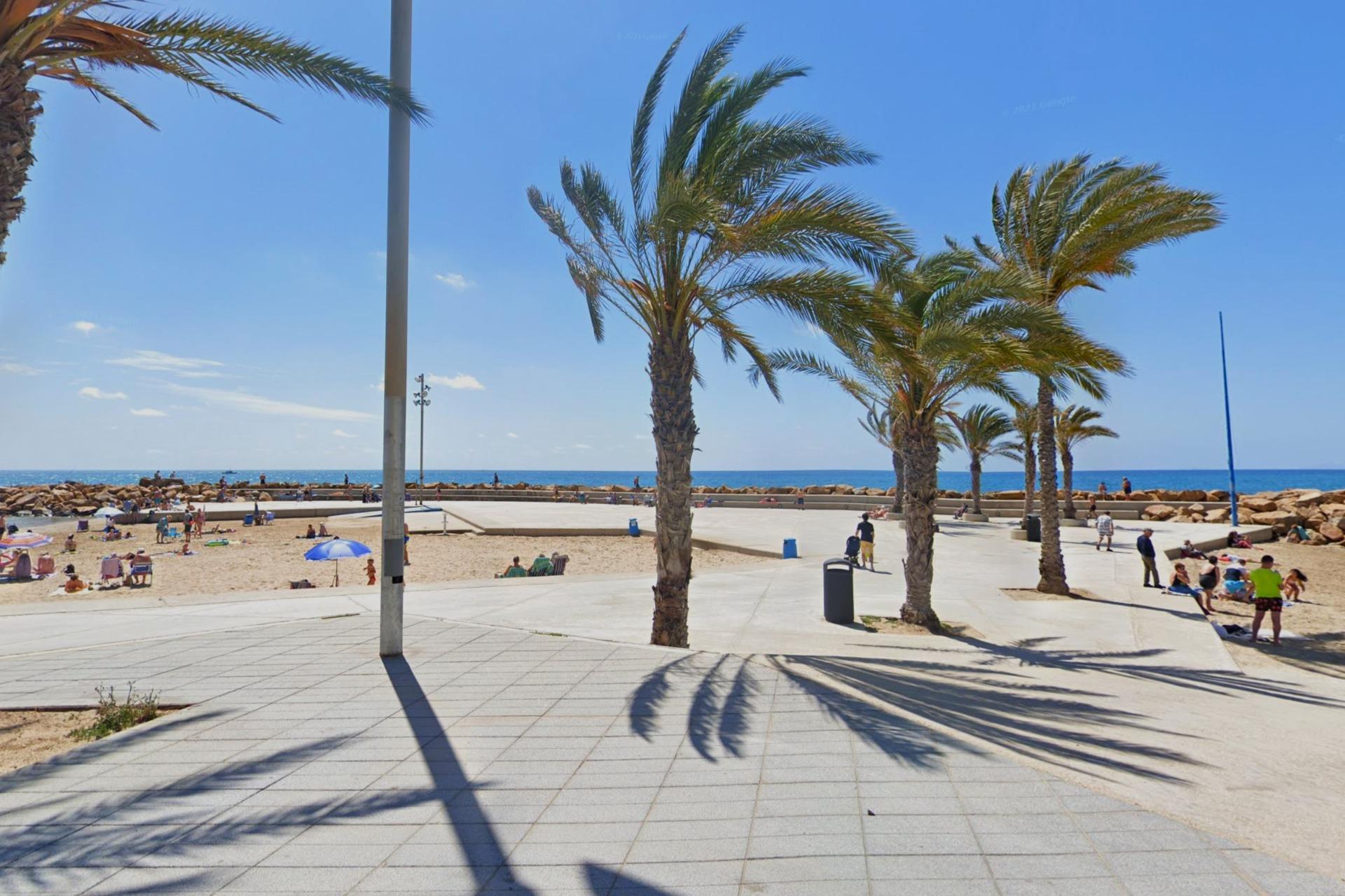 Bedroom in apartment for sale in Torrevieja
