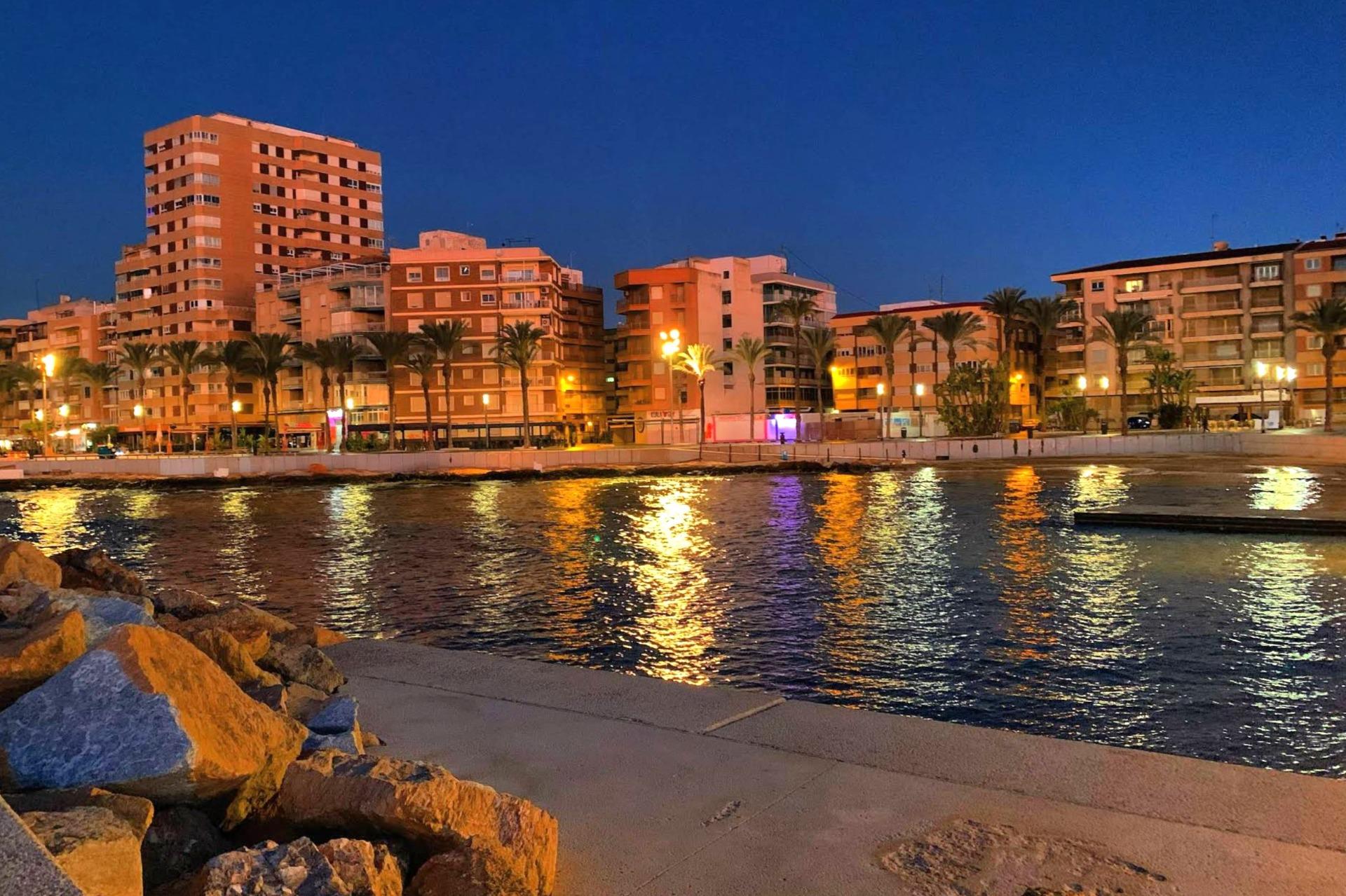 Living room in apartment for sale in Torrevieja