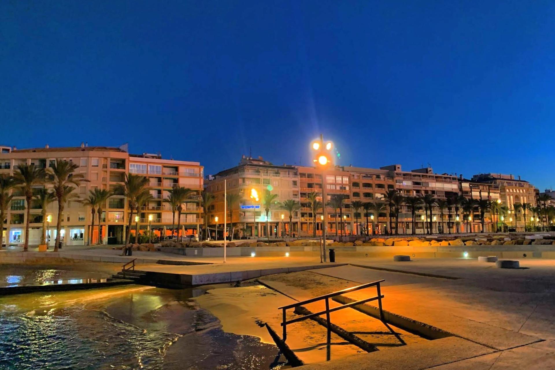 Kitchen in apartment for sale in Torrevieja