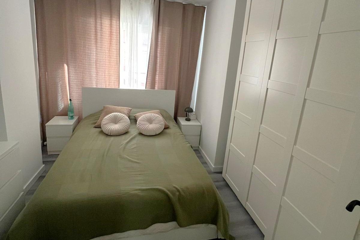 Master bedroom in apartment for sale in Torrevieja