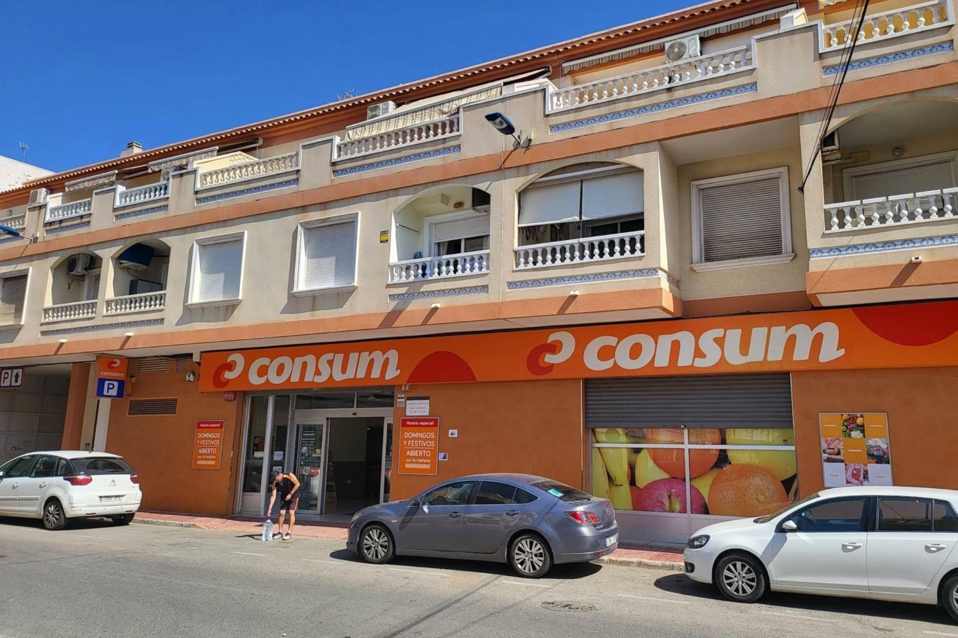 Bedroom in apartment for sale in Torrevieja
