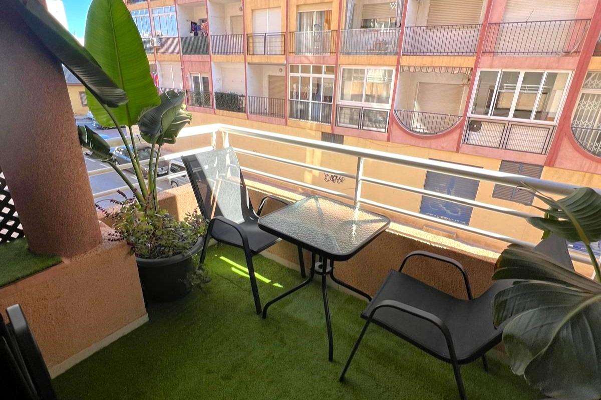 SPACIOUS RENOVATED APARTMENT (82 m2 - 1st floor), CENTRALLY LOCATED, AND ONLY 300 M TO THE BEACH
