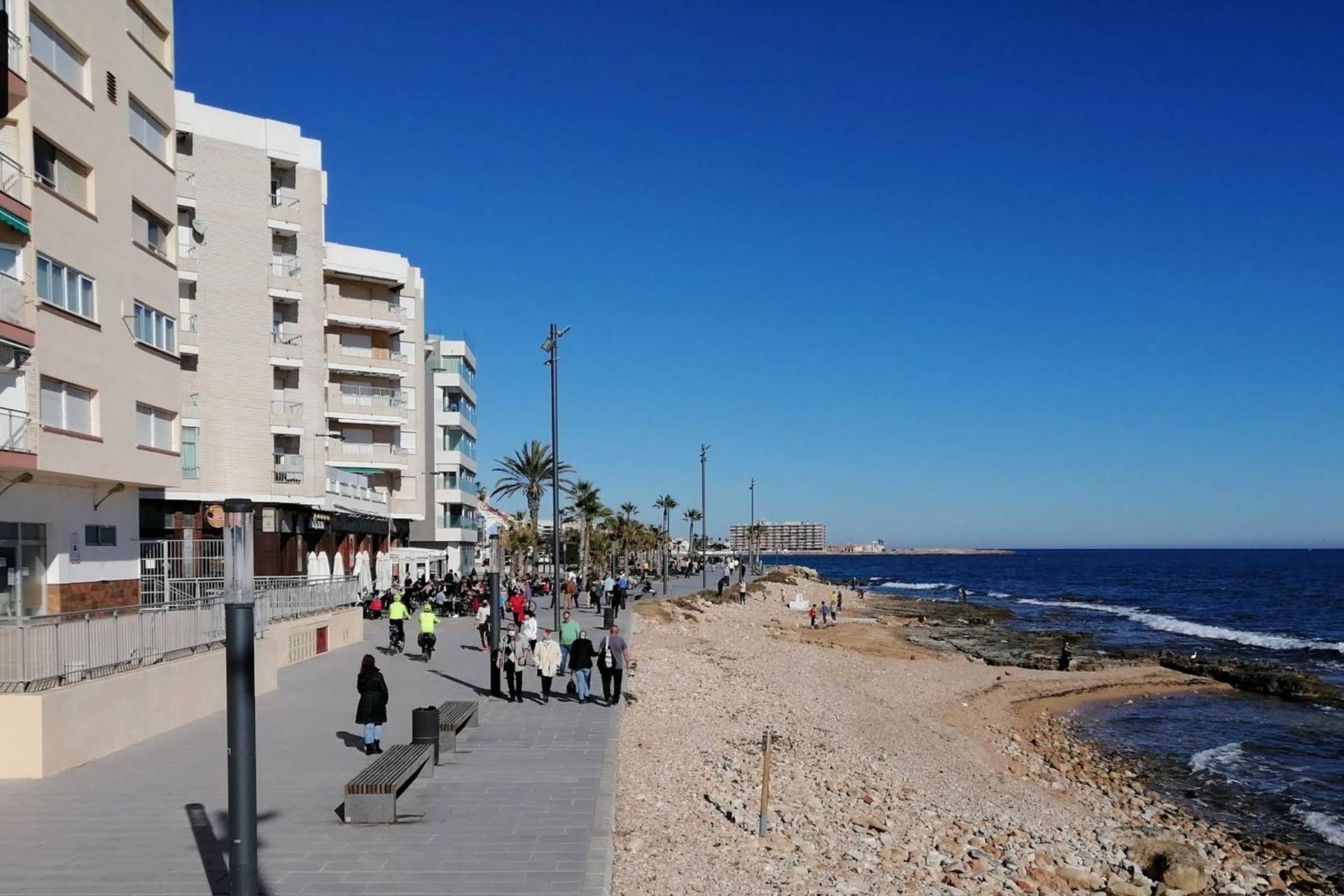 Bedroom in apartment for sale in Torrevieja