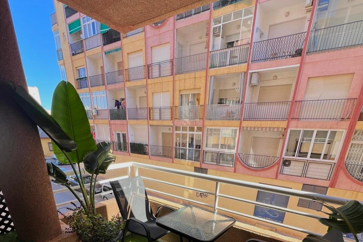 SPACIOUS RENOVATED APARTMENT (82 m2 - 1st floor), CENTRALLY LOCATED, AND ONLY 300 M TO THE BEACH