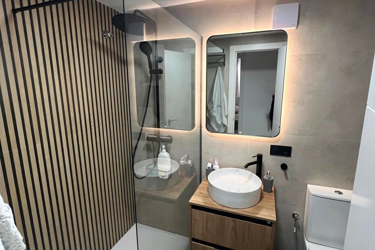 Bedroom in apartment for sale in Torrevieja