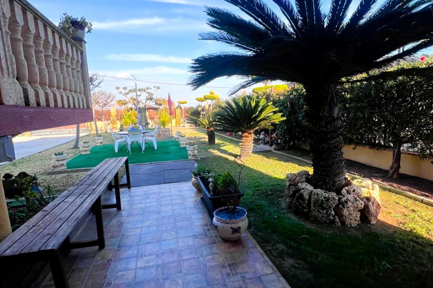Garden in villa for sale in Orihuela