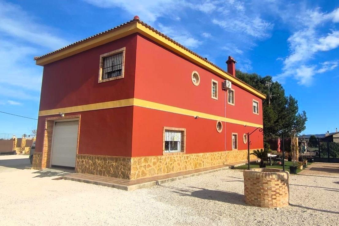 Pool area in villa for sale in Orihuela