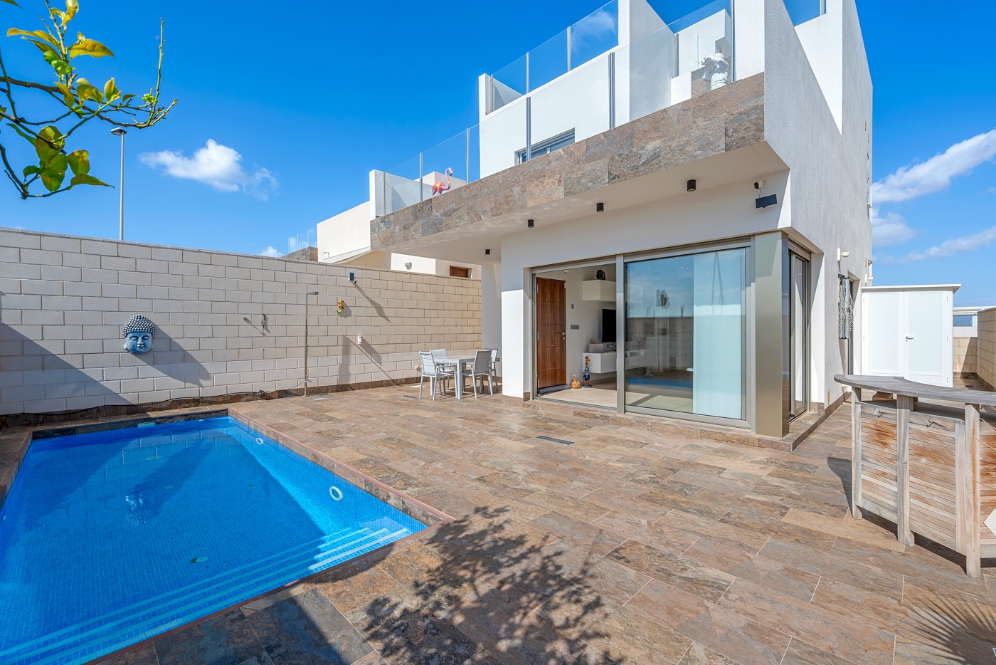 We are delighted to present this spectacular villa in Orihuela Costa