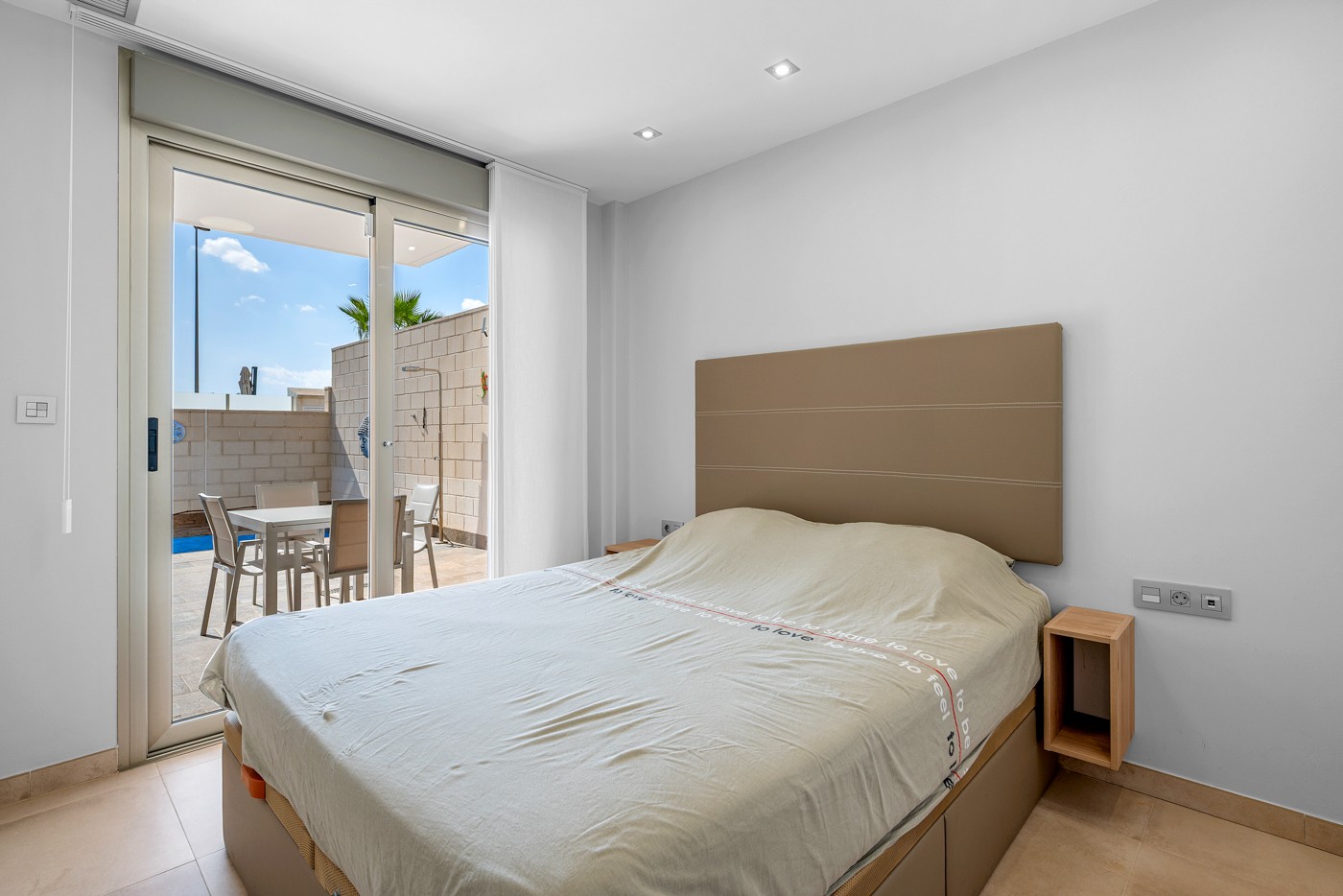 Pool area in villa for sale in Orihuela