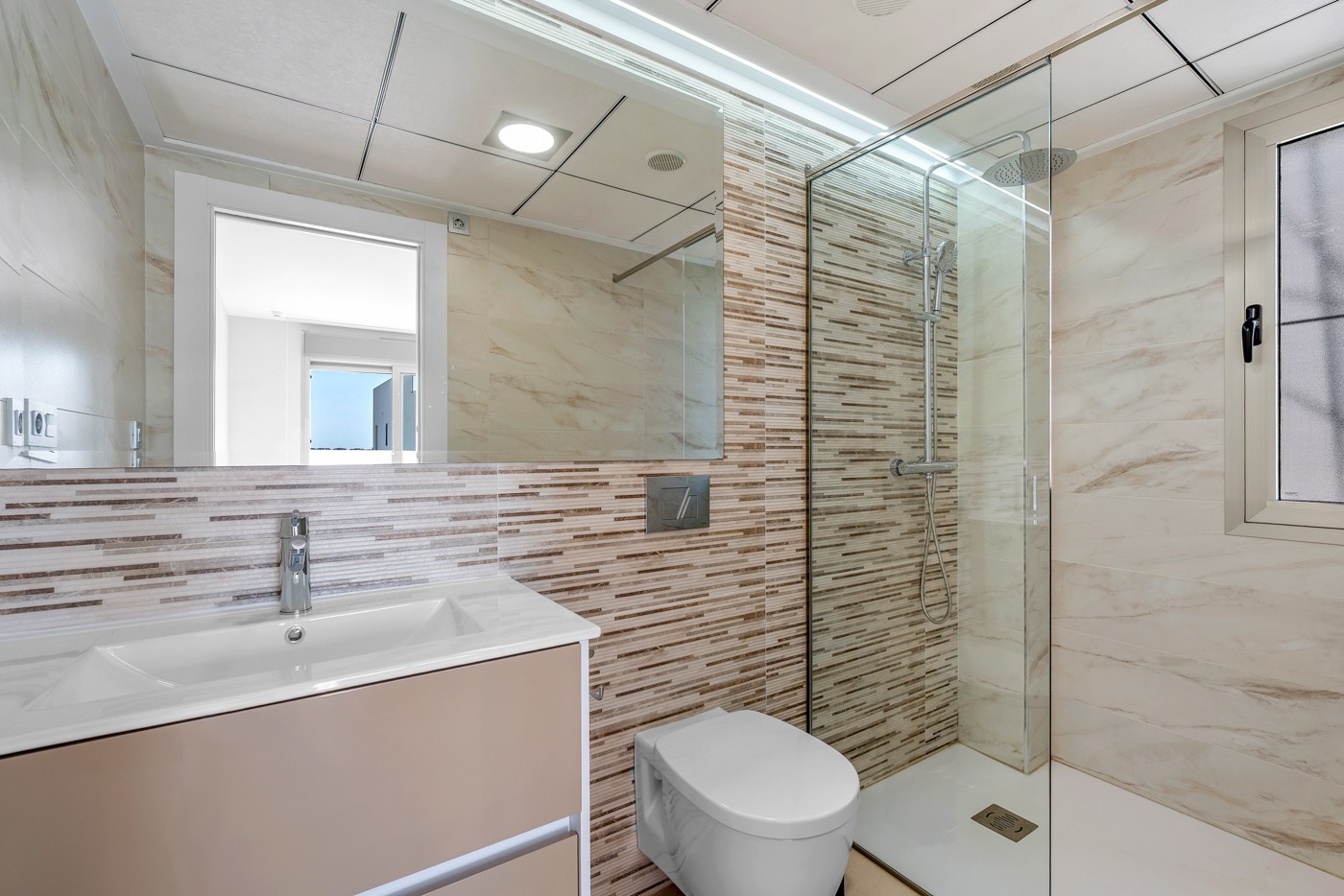 Bathroom in villa for sale in Orihuela