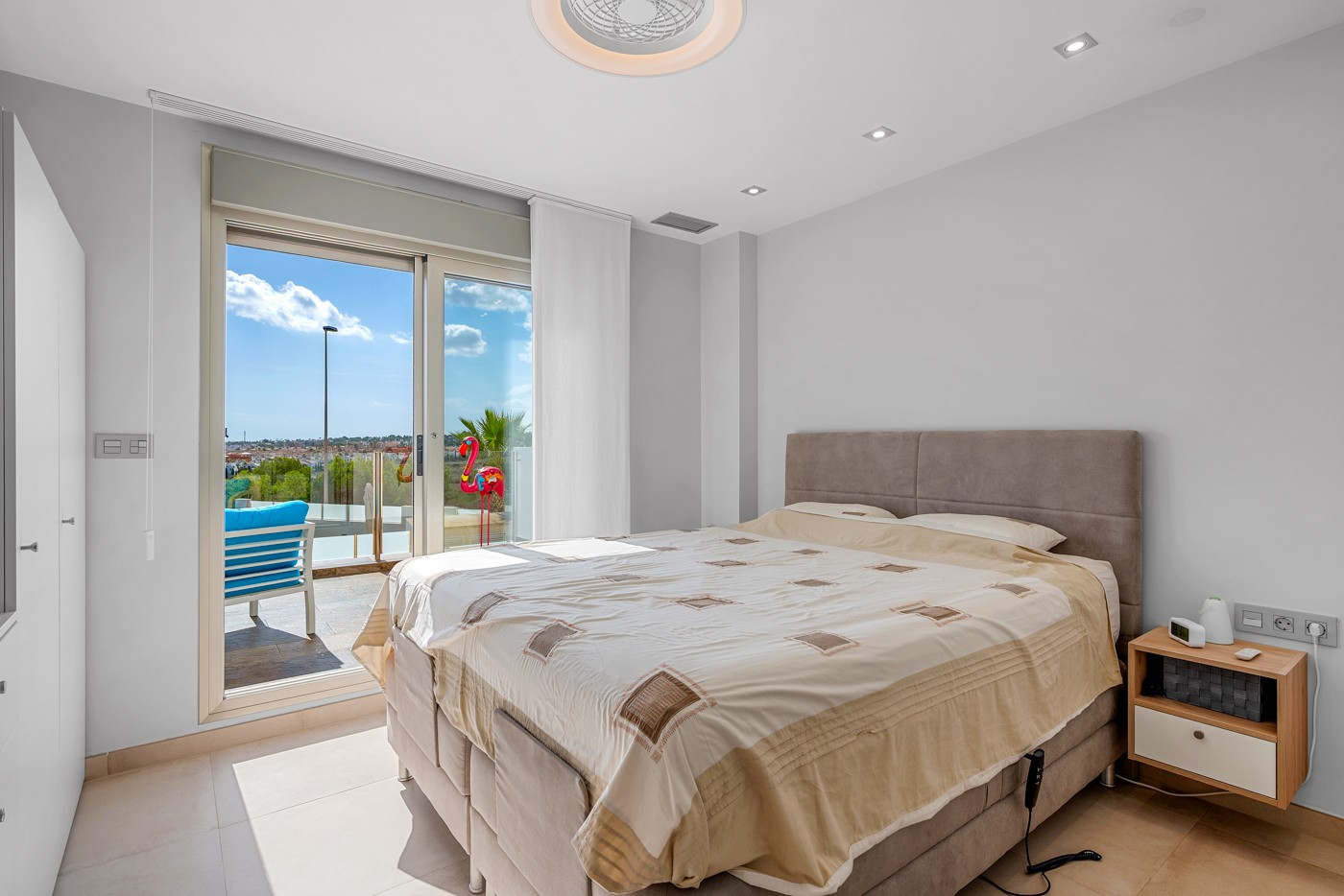 Pool area in villa for sale in Orihuela