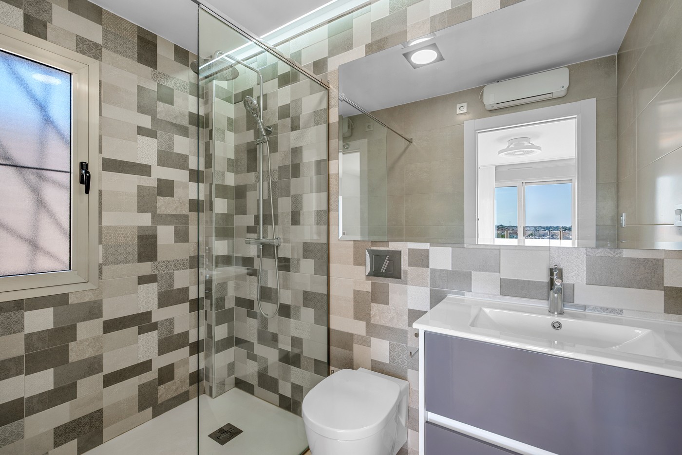 Bedroom in villa for sale in Orihuela