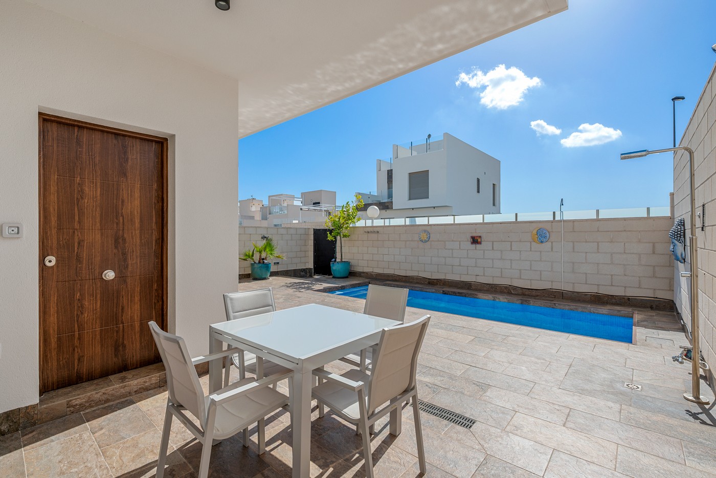 We are delighted to present this spectacular villa in Orihuela Costa