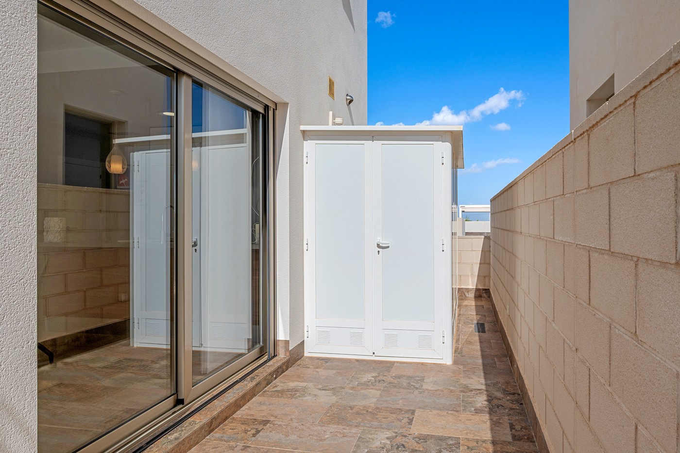 Pool area in villa for sale in Orihuela