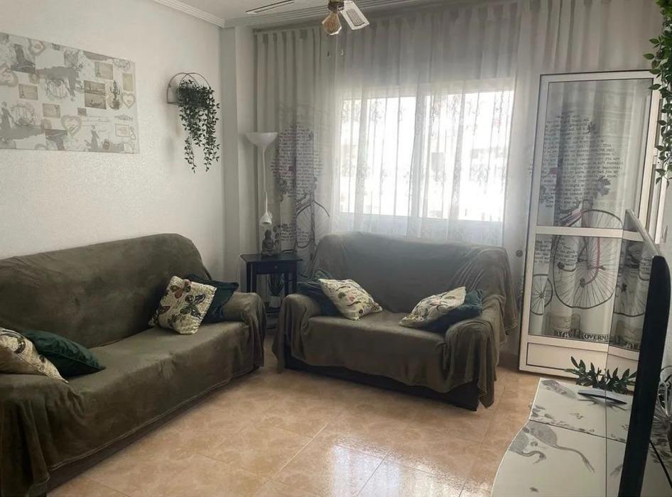 Bedroom in apartment for sale in Torrevieja