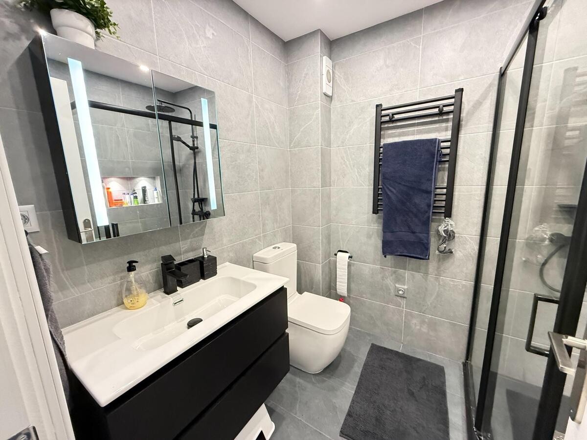 Master bedroom in apartment for sale in Torrevieja