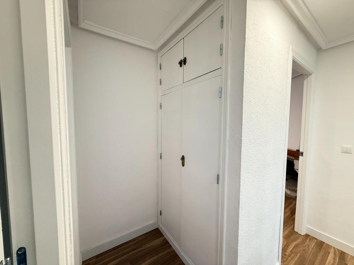 Bedroom in apartment for sale in Torrevieja