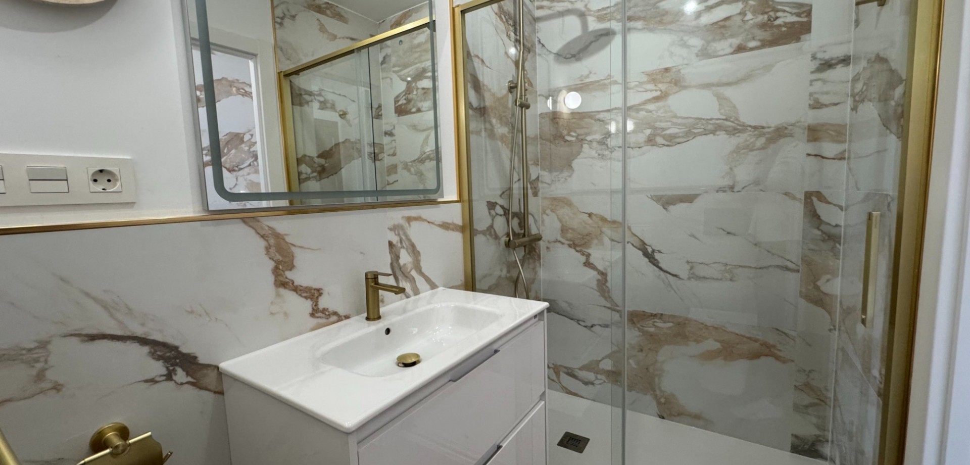 Kitchen in apartment for sale in Orihuela Costa