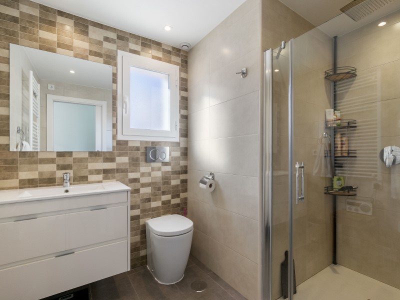 Bathroom in apartment for sale in Torrevieja