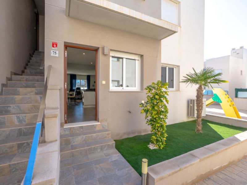 Bedroom in apartment for sale in Torrevieja