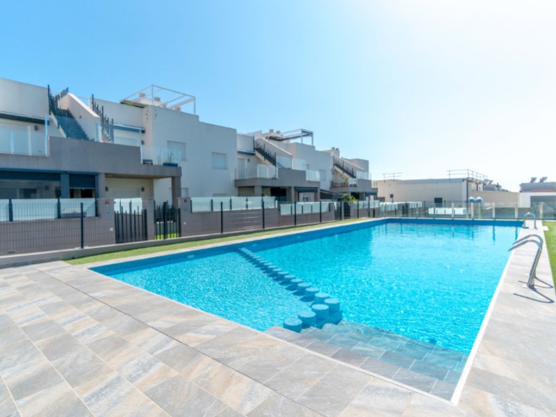 Bedroom in apartment for sale in Torrevieja