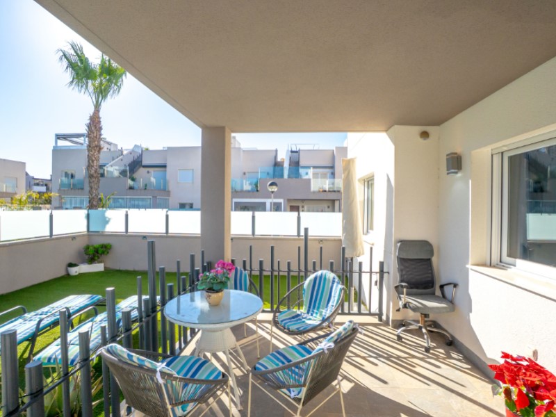 Pool area in apartment for sale in Torrevieja