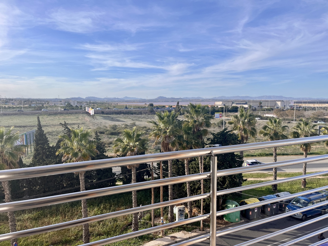Discover this beautifully renovated 1-bedroom apartment in the sought-after of Torrevieja