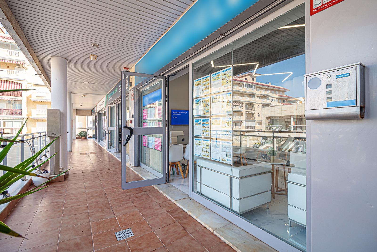 Bedroom in commercial for sale in Torrevieja