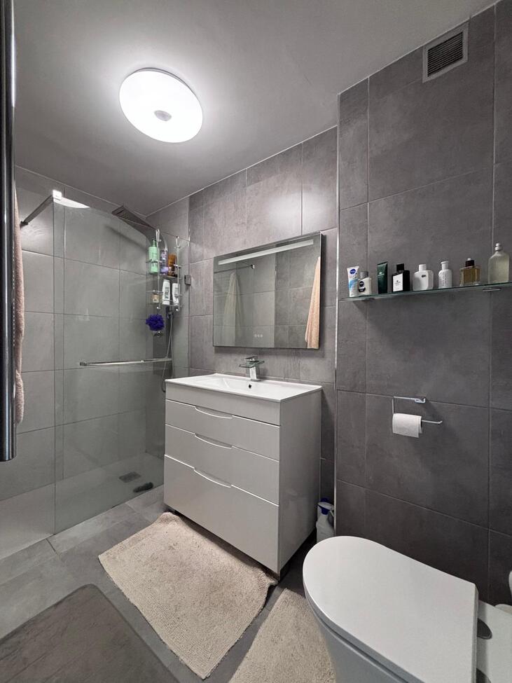 Bedroom in apartment for sale in Villamartin