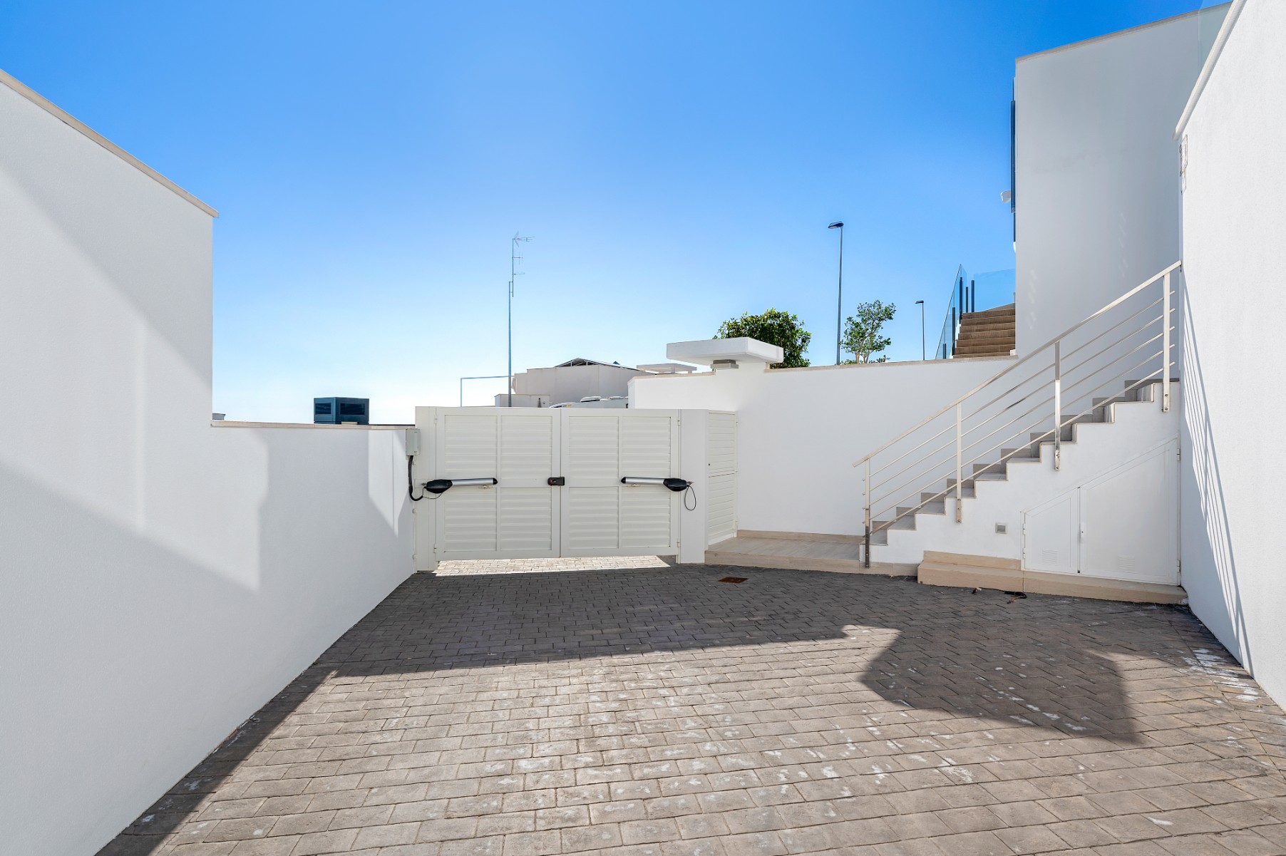 Exterior view in villa for sale in San Miguel de Salinas