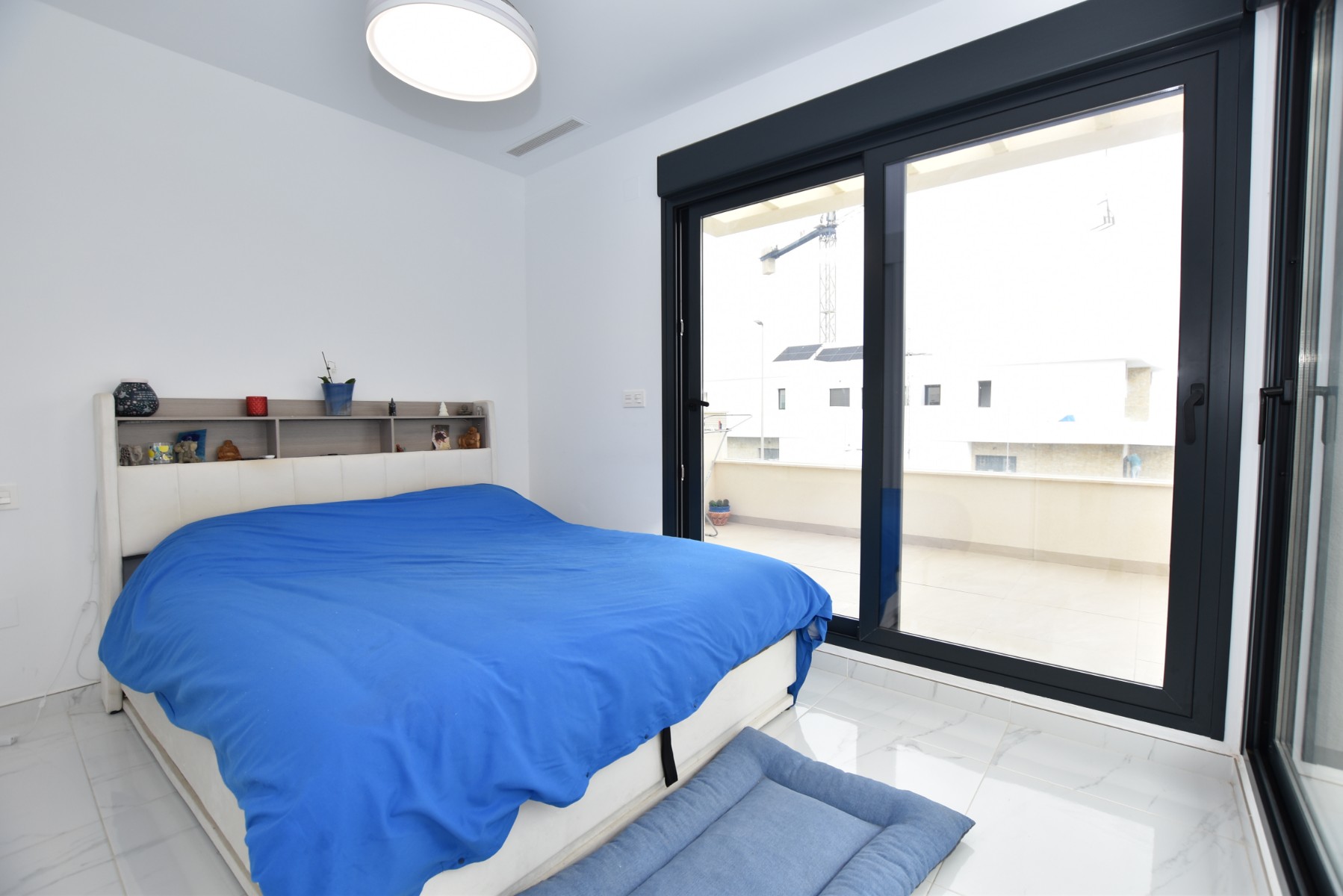 Master bedroom in villa for sale in Los Montesinos