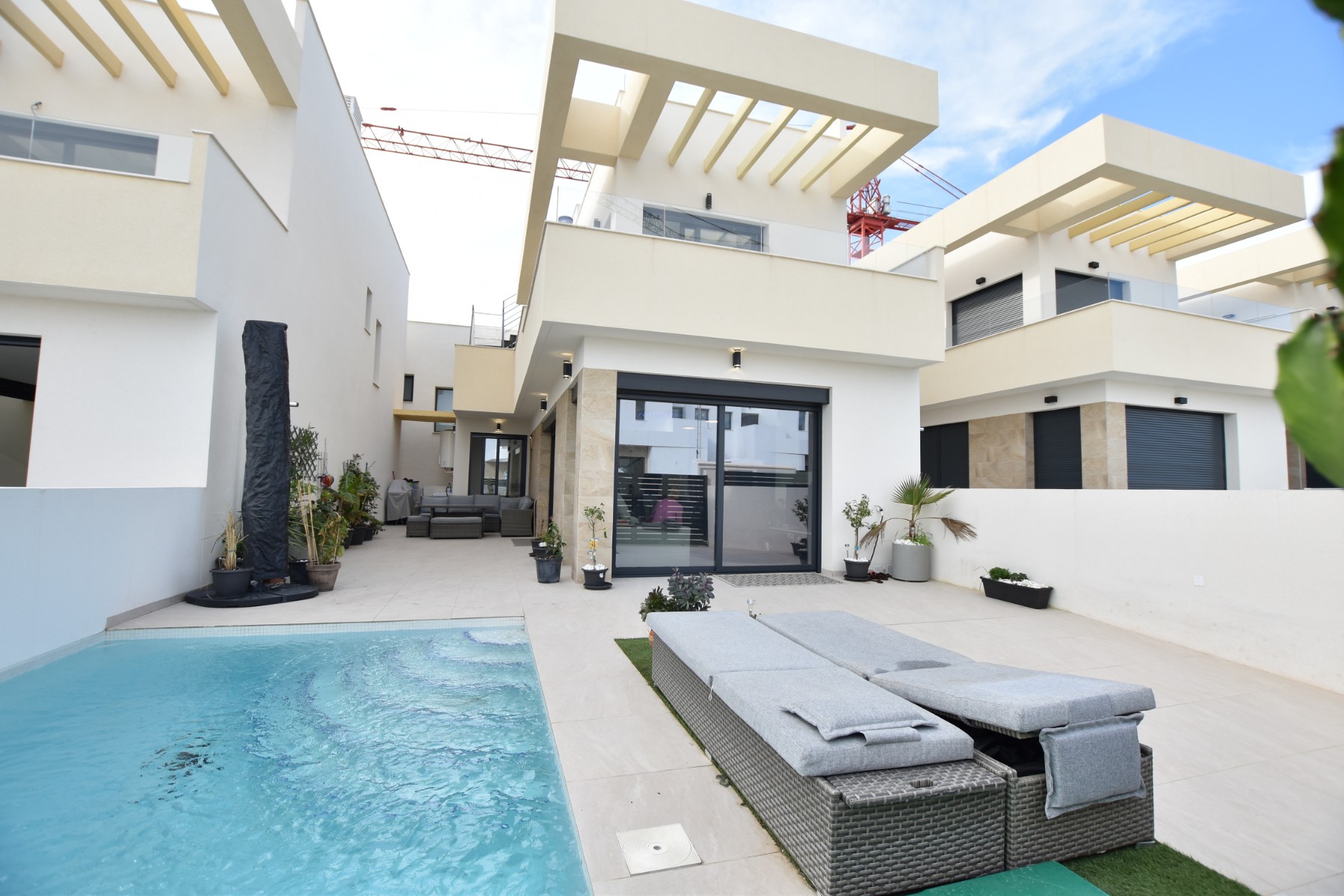 Bedroom in villa for sale in Los Montesinos