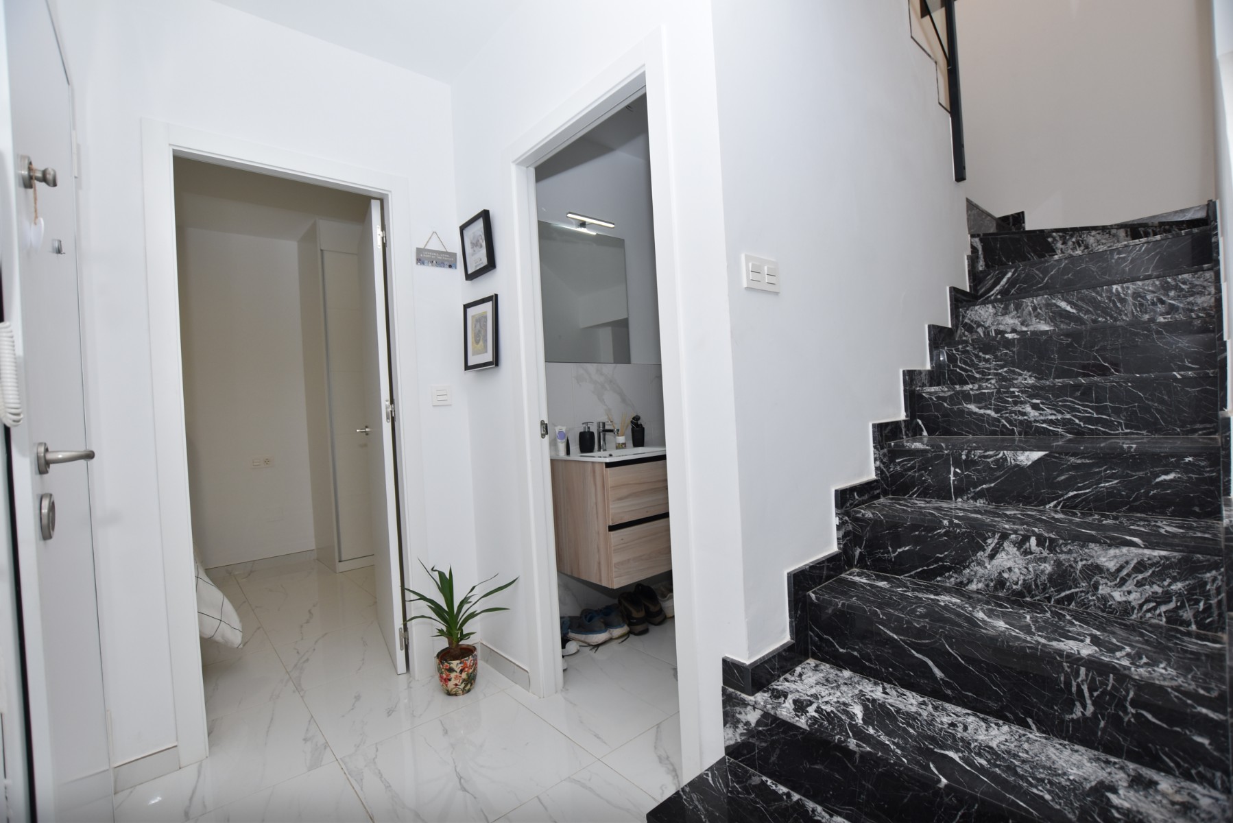 Bedroom in villa for sale in Los Montesinos
