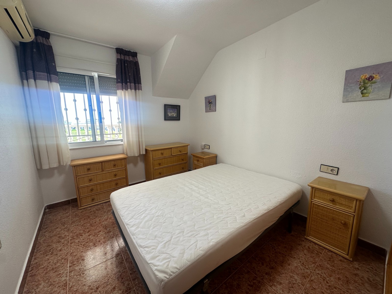 Master bedroom in apartment for sale in Orihuela