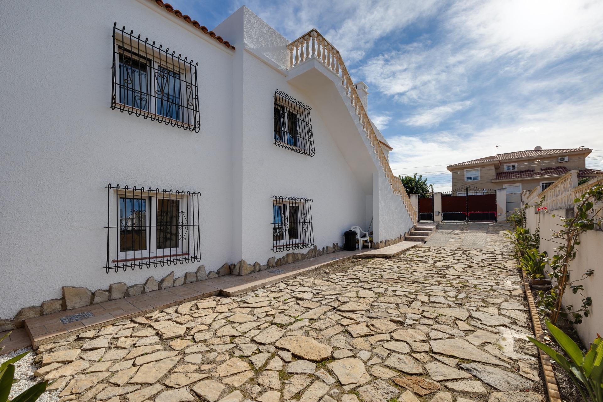Bathroom in villa for sale in Torrevieja