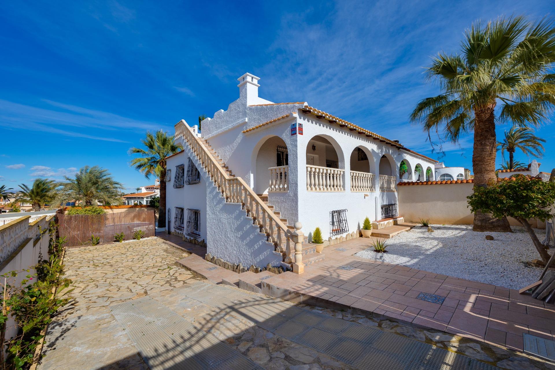 Pool area in villa for sale in Torrevieja